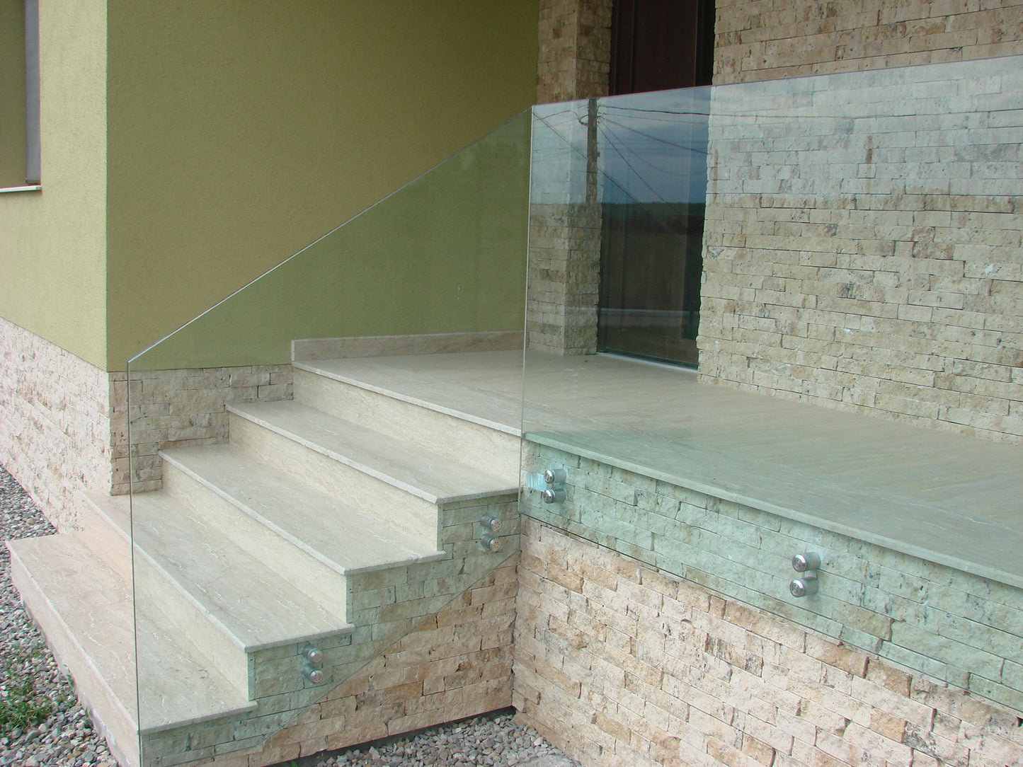 Balustrade sticla fixate in lateral cu puncte inox(preț/ml).